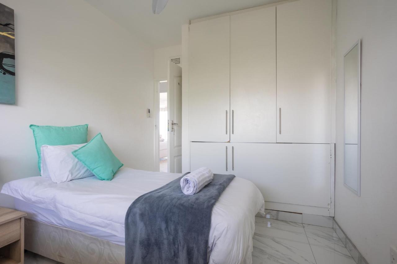 24 Sea Lodge - Sea Viewing Apartment Durban Buitenkant foto