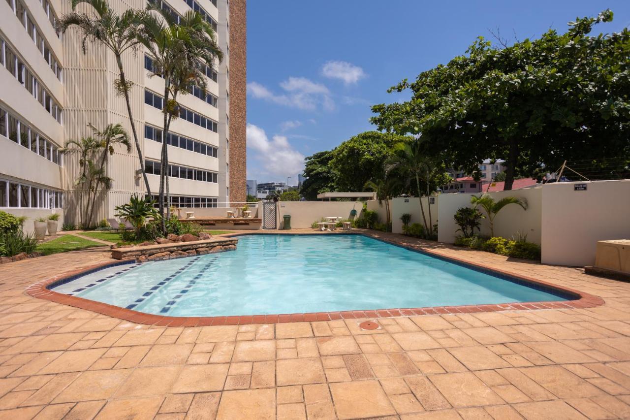 24 Sea Lodge - Sea Viewing Apartment Durban Buitenkant foto