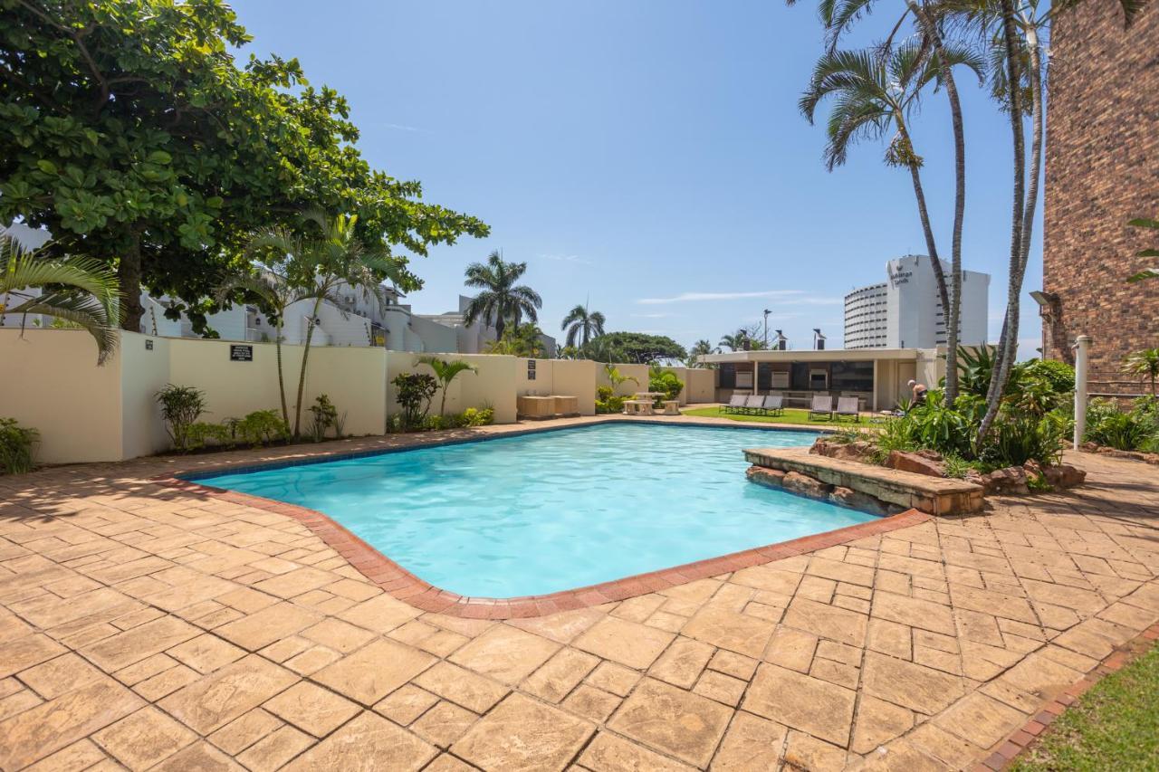 24 Sea Lodge - Sea Viewing Apartment Durban Buitenkant foto