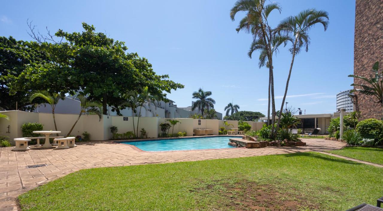 24 Sea Lodge - Sea Viewing Apartment Durban Buitenkant foto